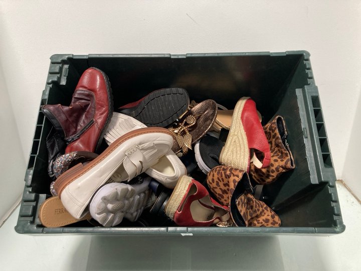 Lot 526  
            Marchington SR12 - Parcel Delivery Only 

                
QTY OF ASSORTED PAIRS OF SHOES TO INCLUDE WHITE LOAFER STYLE SHOES - UK SIZE: 5: ...