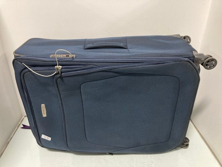 Lot 537  
            Marchington SR12 - Parcel Delivery Only 

                
SAMSONITE LARGE FABRIC SHELL SUITCASE IN NAVY: LOCATION - I9