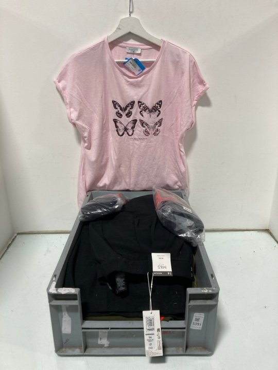 Lot 539  
            Marchington SR12 - Parcel Delivery Only 

                
QTY OF ASSORTED WOMENS CLOTHING ITEMS TO INCLUDE MOUNTAIN WAREHOUSE WOMEN'S THERM...