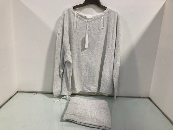 Lot 547  
            Marchington SR12 - Parcel Delivery Only 

                
TWC MINI WAFFLE LOUNGE JP SET IN CLOUD MARL IN LARGE ORIGINAL RRP £80.00: LOCATIO...