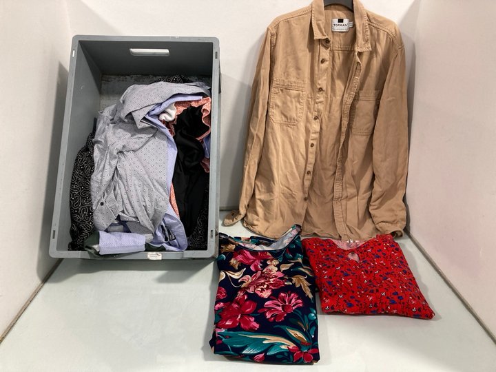 Lot 549  
            Marchington SR12 - Parcel Delivery Only 

                
QTY OF ASSORTED WOMENS CLOTHING TO INCLUDE FLOWER DRESS IN SIZE 4XL: LOCATION - I8