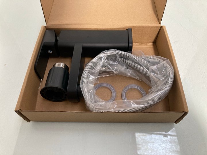 Lot 54  
            Marchington SR12 - Parcel Delivery Only 

                
BLACK BASIN FAUCET WITH HOT AND COLD WATER MIXER BATHROOM SINK: LOCATION - J3