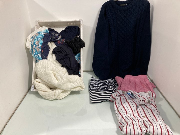 Lot 550  
            Marchington SR12 - Parcel Delivery Only 

                
QTY OF ASSORTED WOMENS CLOTHING TO INCLUDE BLACK AND WHITE STRIPE MAINE TOP IN WH...