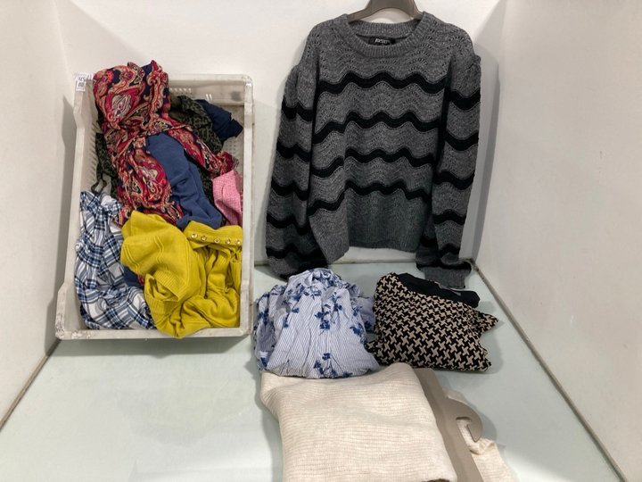 Lot 551  
            Marchington SR12 - Parcel Delivery Only 

                
QTY OF ASSORTED WOMENS CLOTHING TO INCLUDE DISTURBIA NAVY COTTON STRIPE KNIT JUMP...