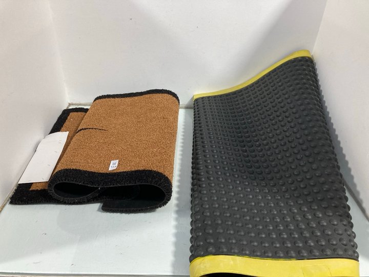 Lot 554  
            Marchington SR12 - Parcel Delivery Only 

                
KYLA LARGE STAR PRINT BLACK DOORMAT TO INCLUDE RUBBER DOORMAT: LOCATION - I8