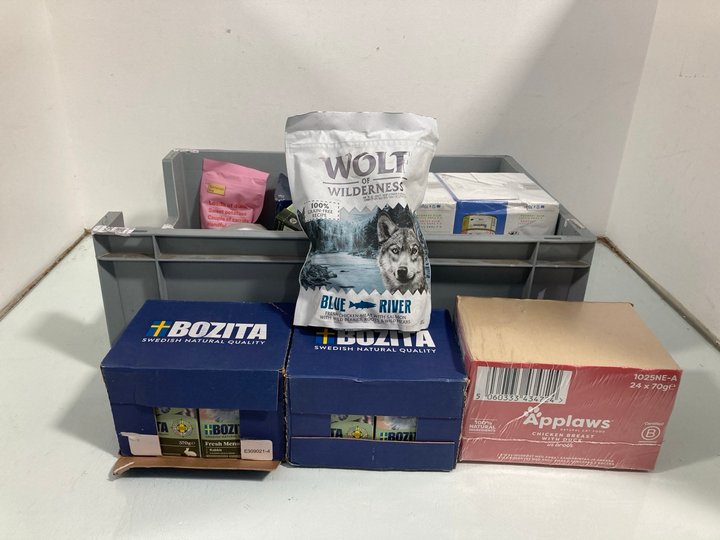 Lot 555  
            Marchington SR12 - Parcel Delivery Only 

                
QTY OF ASSORTED PET FOOD TO INCLUDE WOLF OF WILDERNESS BLUE RIVER CHICKEN MEAT TR...