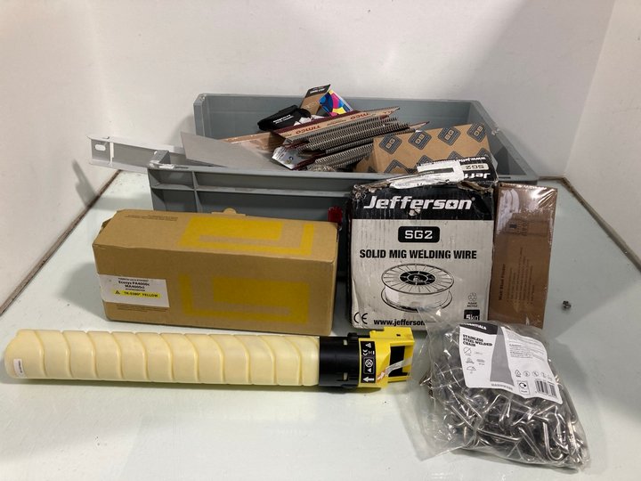 Lot 556  
            Marchington SR12 - Parcel Delivery Only 

                
QTY OF ASSORTED DIY ITEMS TO INCLUDE SOLID MIG WELDING WIRE: LOCATION - I8