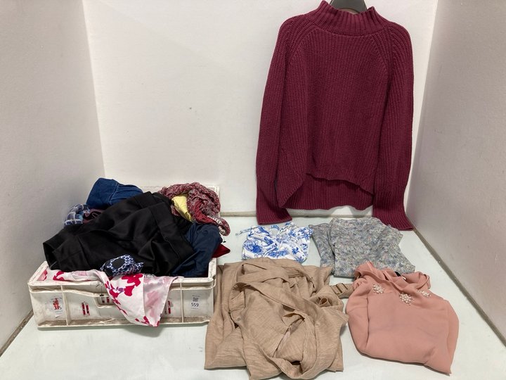 Lot 559  
            Marchington SR12 - Parcel Delivery Only 

                
QTY OF ASSORTED WOMENS CLOTHING TO INCLUDE BLUE AND WHITE SUN PRINT CROP TOP: LOC...