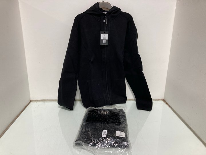 Lot 563  
            Marchington SR12 - Parcel Delivery Only 

                
2 X WEEKEND OFFENDER JUMPER IN BLACK SIZE UK LARGE MODEL KWAW2403 COMBINED RRP £8...