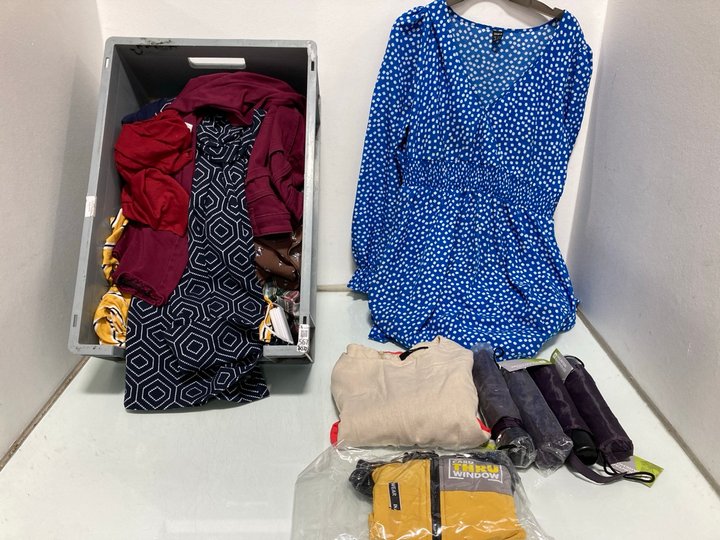 Lot 564  
            Marchington SR12 - Parcel Delivery Only 

                
QTY OF ASSORTED WOMENS CLOTHING TO INCLUDE MOUNTAIN WAREHOUSE MINI UMBRELLA IN BE...