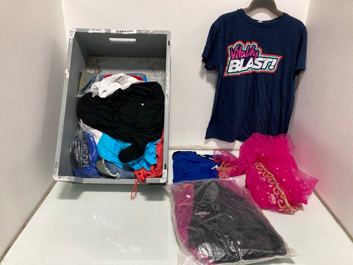 Lot 565  
            Marchington SR12 - Parcel Delivery Only 

                
QTY OF ASSORTED KIDS CLOTHING TO INCLUDE BLUE AND BLACK FALCON SPORT SOCKS: LOCAT...