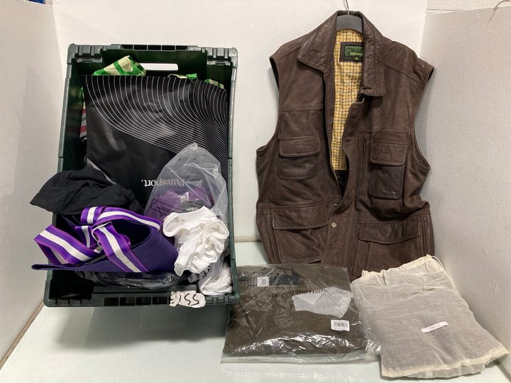 Lot 566  
            Marchington SR12 - Parcel Delivery Only 

                
QTY OF ASSORTED MEN CLOTHING TO INCLUDE GOOD FOR NOTHING JUMPER IN TARMAC SIZE UK...