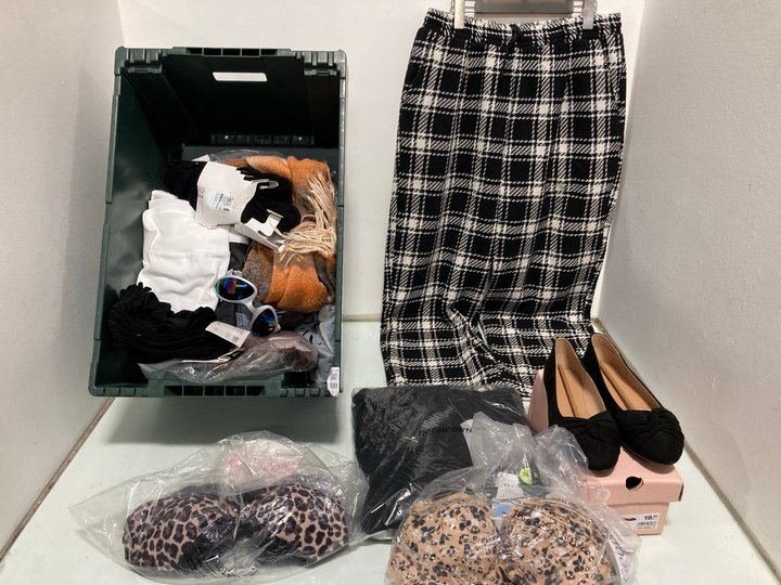 Lot 568  
            Marchington SR12 - Parcel Delivery Only 

                
QTY OF ASSORTED WOMEN CLOTHING TO INCLUDE DEICHMANN BALLET SHOES IN BLACK SIZE UK...