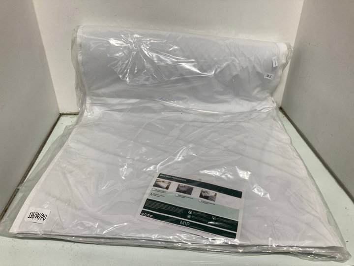 Lot 573  
            Marchington SR12 - Parcel Delivery Only 

                
MIP BED RAIL PROTECTORS IN WHITE 137 X 87CM: LOCATION - I7