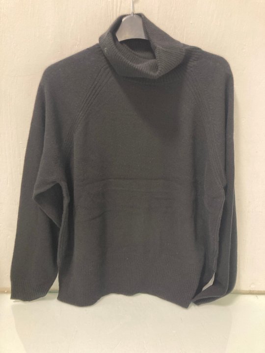 Lot 585  
            Marchington SR12 - Parcel Delivery Only 

                
WHISTLES CASHMERE ROLL NECK IN BLACK SIZE UK SMALL ORIGINAL RRP £199.00: LOCATION...
