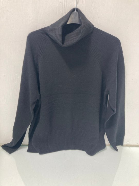Lot 589  
            Marchington SR12 - Parcel Delivery Only 

                
WHISTLES CASHMERE ROLL NECK IN BLACK SIZE UK MEDIUM ORIGINAL RRP £199.00: LOCATIO...