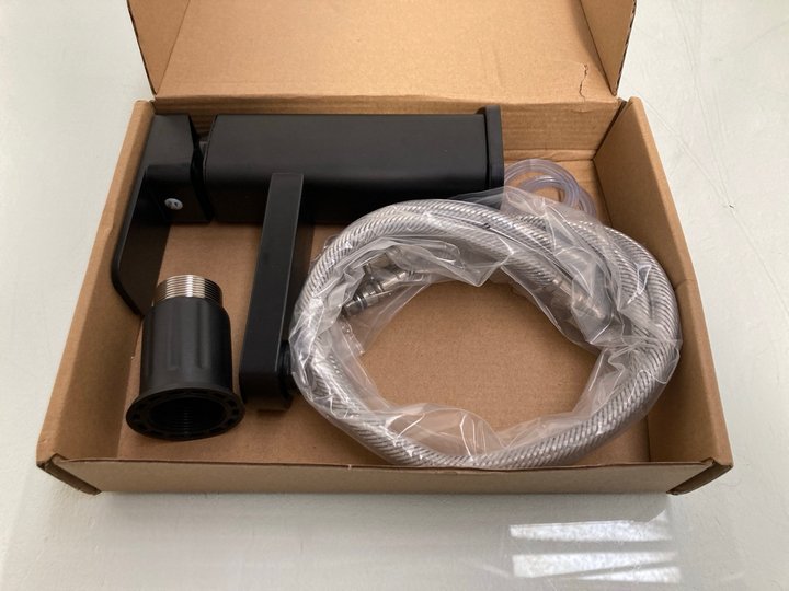 Lot 58  
            Marchington SR12 - Parcel Delivery Only 

                
BLACK BASIN FAUCET WITH HOT AND COLD WATER MIXER BATHROOM SINK: LOCATION - J3