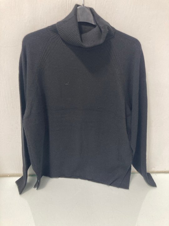 Lot 590  
            Marchington SR12 - Parcel Delivery Only 

                
WHISTLES CASHMERE ROLL NECK IN BLACK SIZE UK MEDIUM ORIGINAL RRP £199.00: LOCATIO...