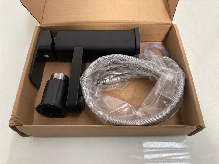 Lot 61  
            Marchington SR12 - Parcel Delivery Only 

                
BLACK BASIN FAUCET WITH HOT AND COLD WATER MIXER BATHROOM SINK: LOCATION - J3
