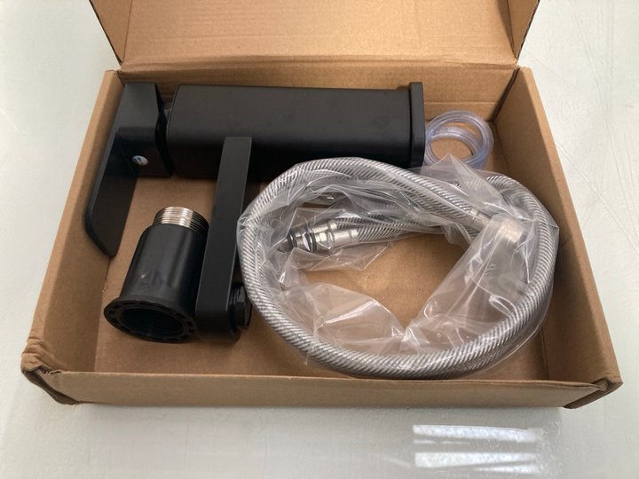 Lot 62  
            Marchington SR12 - Parcel Delivery Only 

                
BLACK BASIN FAUCET WITH HOT AND COLD WATER MIXER BATHROOM SINK: LOCATION - J3