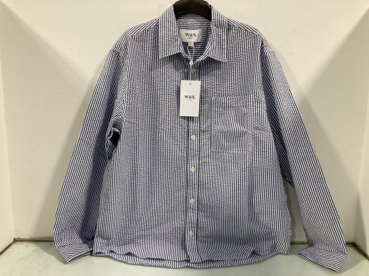 Lot 640  
            Marchington SR12 - Parcel Delivery Only 

                
WAX LONDON ROVE LONG SLEEVE SEERSUCKER TOP IN STRIPE BLUE/WHITE - SIZE: LARGE - O...