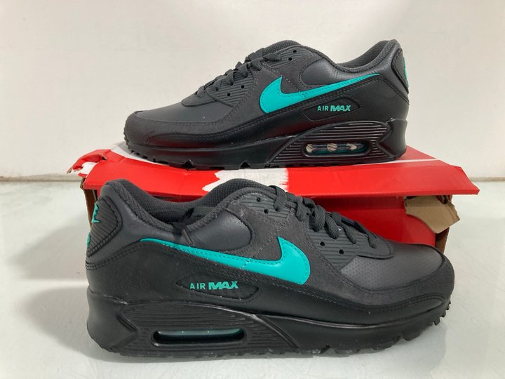 Lot 657  
            Marchington SR12 - Parcel Delivery Only 

                
NIKE AIR MAX 90 TRAINERS IN BLACK - UK SIZE: 10: LOCATION - I3