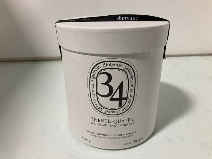 Lot 700  
            Marchington SR12 - Parcel Delivery Only 

                
DIPTYQUE SCENTED CANDLE FOR INDOOR & OUTDOOR USE 1500G: LOCATION - I1