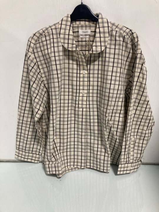 Lot 732  
            Marchington SR12 - Parcel Delivery Only 

                
TOAST HALF PLACKET CHECK COTTON SHIRT IN ECRU - SIZE: XL - ORIGINAL RRP: £155.00:...