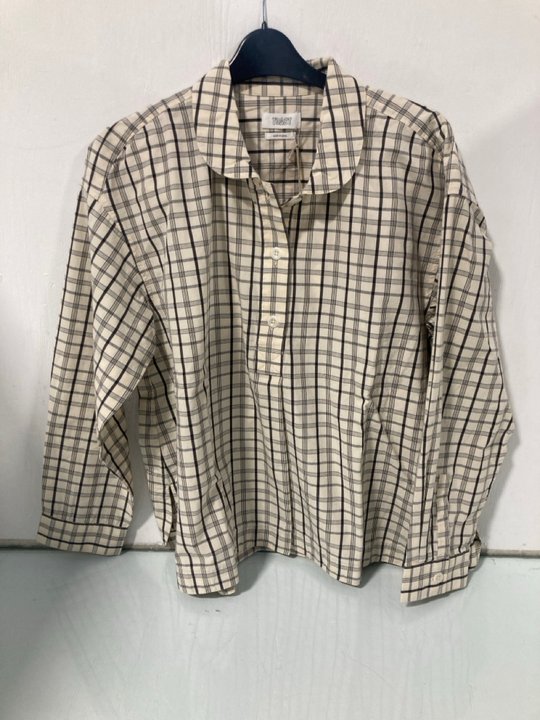 Lot 734  
            Marchington SR12 - Parcel Delivery Only 

                
TOAST HALF PLACKET CHECK COTTON SHIRT IN ECRU - SIZE: XXS - ORIGINAL RRP: £155.00...