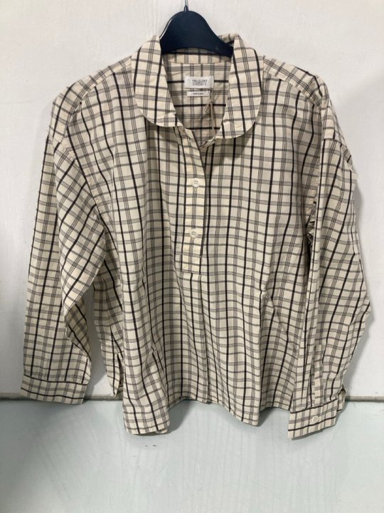 Lot 735  
            Marchington SR12 - Parcel Delivery Only 

                
TOAST HALF PLACKET CHECK COTTON SHIRT IN ECRU - SIZE: MEDIUM - ORIGINAL RRP: £155...