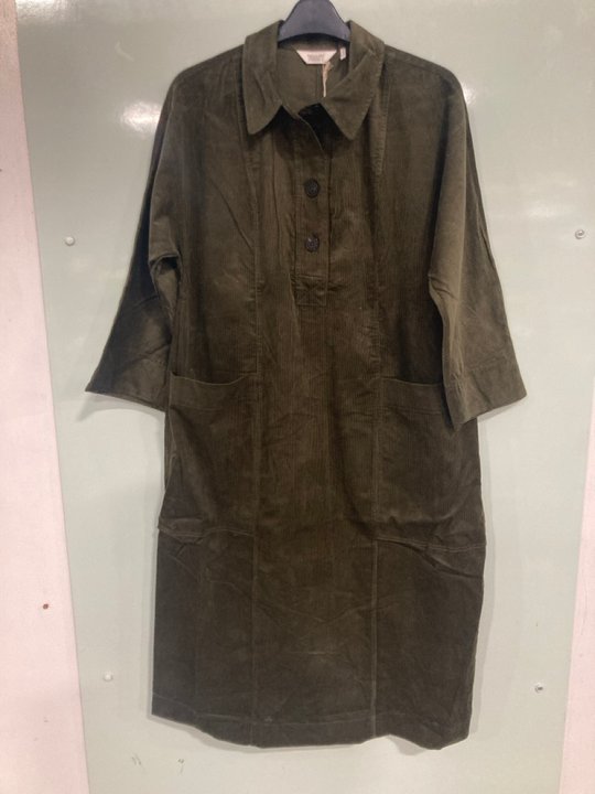 Lot 749  
            Marchington SR12 - Parcel Delivery Only 

                
TOAST ORGANIC CORD TUNIC DRESS IN TENT GREEN - SIZE: SMALL - ORIGINAL RRP: £185.0...