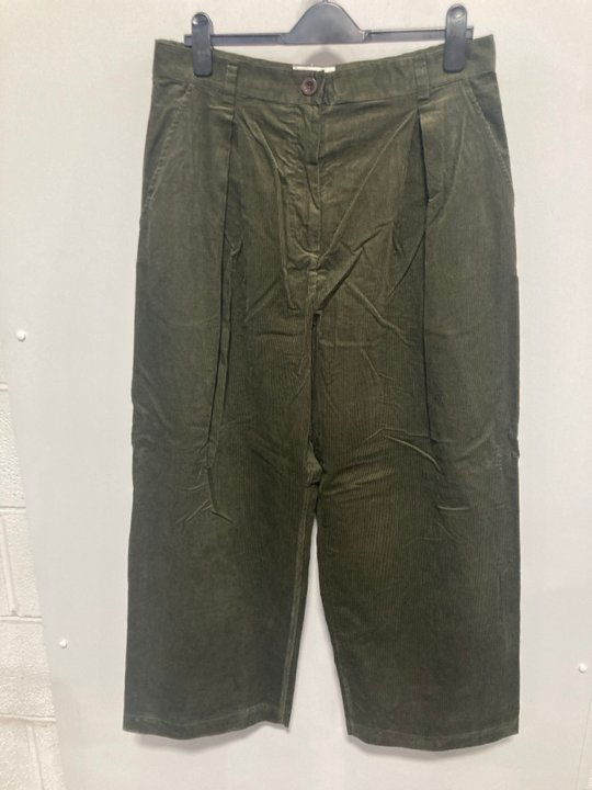 Lot 751  
            Marchington SR12 - Parcel Delivery Only 

                
TOAST PLEAT FRONT ORGANIC CORD TROUSERS IN TENT GREEN - SIZE: 14 - ORIGINAL RRP: ...