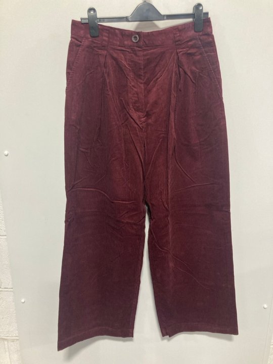 Lot 757  
            Marchington SR12 - Parcel Delivery Only 

                
TOAST PLEAT FRONT ORGANIC CORD TROUSERS IN BEETROOT - SIZE: 16 - ORIGINAL RRP: £1...
