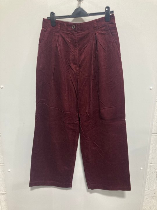 Lot 759  
            Marchington SR12 - Parcel Delivery Only 

                
TOAST PLEAT FRONT ORGANIC CORD TROUSERS IN BEETROOT - SIZE: 12 - ORIGINAL RRP: £1...