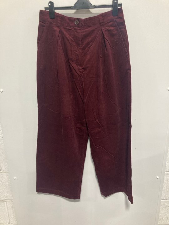 Lot 763  
            Marchington SR12 - Parcel Delivery Only 

                
4TOAST PLEAT FRONT ORGANIC CORD TROUSERS IN BEETROOT - SIZE: 16 - ORIGINAL RRP: £...
