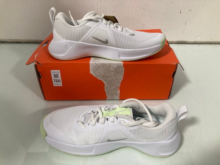 Lot 766  
            Marchington SR12 - Parcel Delivery Only 

                
WOMENS NIKE MC TRAINERS IN WHITE METALLIC SILVER - UK SIZE: 6: LOCATION - H3