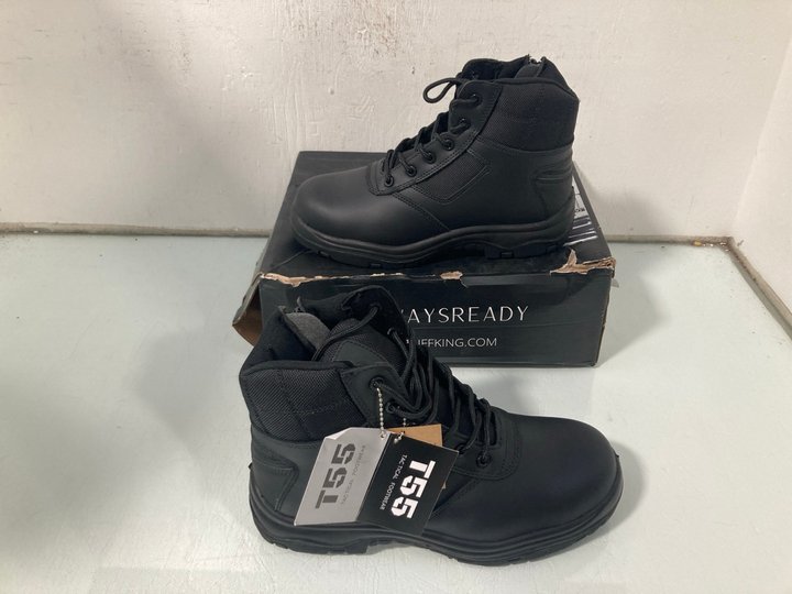 Lot 769  
            Marchington SR12 - Parcel Delivery Only 

                
TUFFKING TACTICAL FOOTWEAR BOOTS IN BLACK - UK SIZE: 8: LOCATION - H3