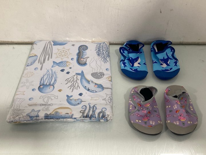 Lot 781  
            Marchington SR12 - Parcel Delivery Only 

                
3 X ASSORTED CHILDRENS CLOTHING ITEMS TO INCLUDE SHARK DESIGN WET SHOES IN BLUE -...