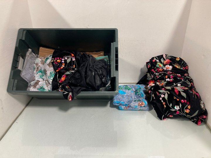 Lot 795  
            Marchington SR12 - Parcel Delivery Only 

                
QTY OF ASSORTED WOMENS CLOTHING IN VARIOUS DESIGNS & STYLES TO INCLUDE SEQUIN MID...