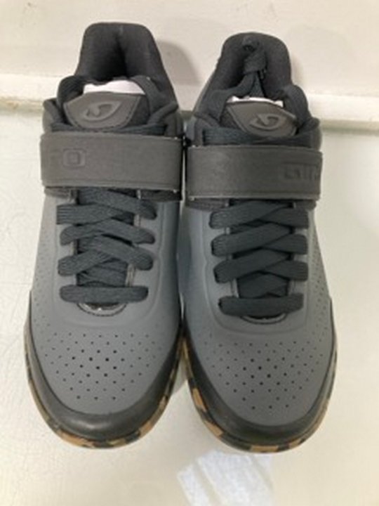 Lot 802  
            Marchington SR12 - Parcel Delivery Only 

                
GIRO CHAMBER ANIMAL PRINT TRAINERS IN BLACK/BROWN - UK 8.5: LOCATION - H5