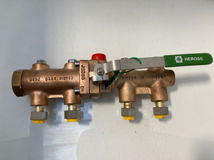 Lot 810  
            Marchington SR12 - Parcel Delivery Only 

                
HEROSE DIVERTER VALVE: LOCATION - H5