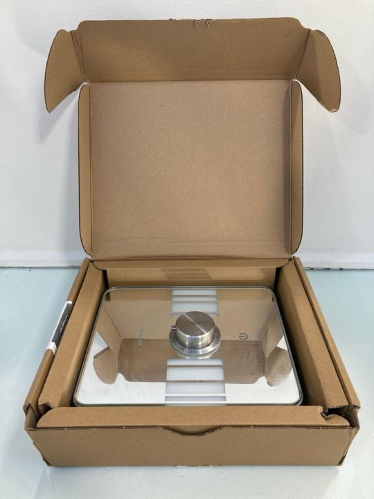 Lot 825  
            Marchington SR12 - Parcel Delivery Only 

                
AQUALISA LUMI ELECTRIC FRONT COVER IN CHROME: LOCATION - H6