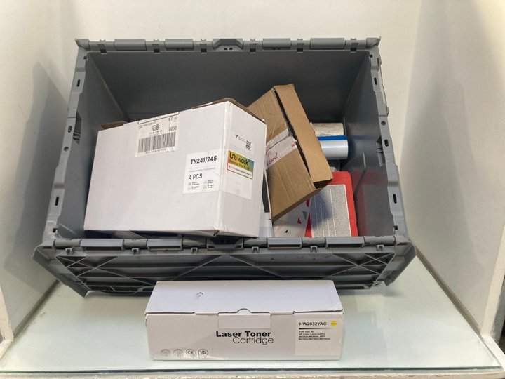 Lot 834  
            Marchington SR12 - Parcel Delivery Only 

                
QTY OF ASSORTED ITEMS TO INCLUDE LASER TONER CARTRIDGE IN YELLOW: LOCATION - H6