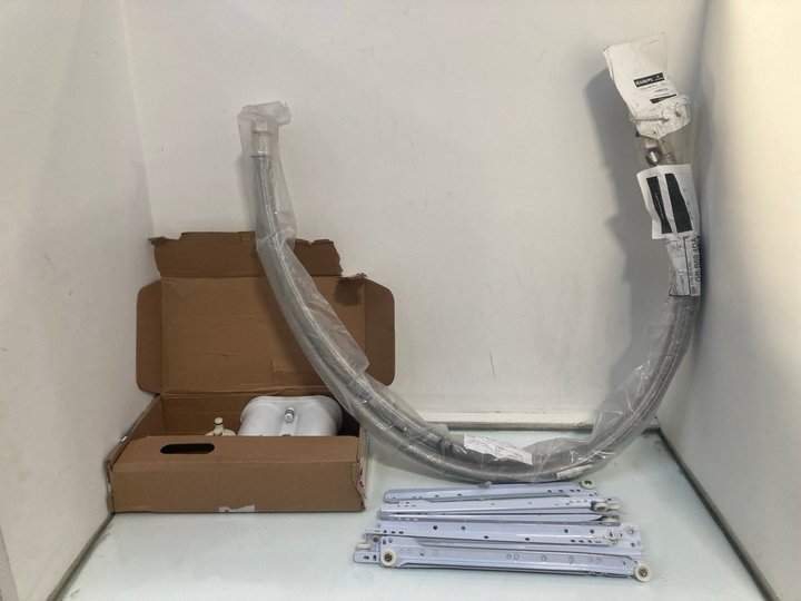 Lot 835  
            Marchington SR12 - Parcel Delivery Only 

                
QTY OF ASSORTED ITEMS TO INCLUDE STRAUSS WATER EXTRUDED ACTIVATED CARBON BLOCK FI...