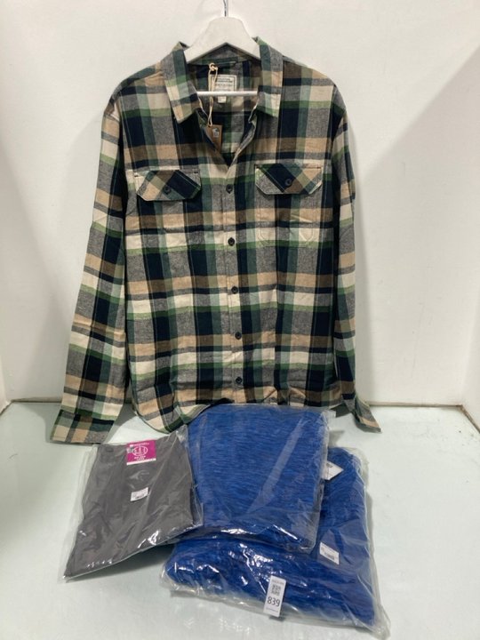 Lot 839  
            Marchington SR12 - Parcel Delivery Only 

                
4 X ASSORTED CLOTHING ITEMS TO INCLUDE MOUNTAIN WAREHOUSE SNOWDON II FLEECE IN CO...