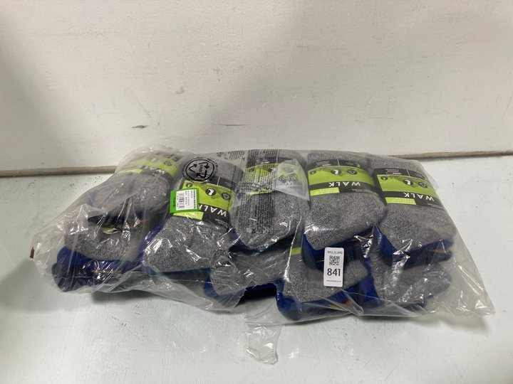 Lot 841  
            Marchington SR12 - Parcel Delivery Only 

                
QTY OF MOUNTAIN WAREHOUSE WALK SOCKS IN BLUE/NAVY/GREY - UK 2-5: LOCATION - H7