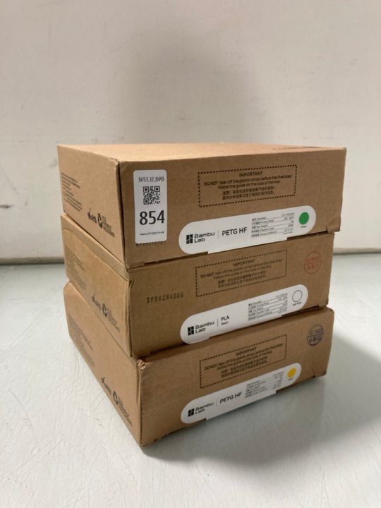 Lot 854  
            Marchington SR12 - Parcel Delivery Only 

                
3 X BAMBU LAB 3D PRINTING FILAMENT IN WHITE/GREEN/YELLOW: LOCATION - H8