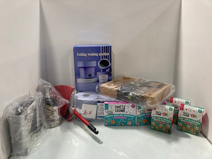 Lot 860  
            Marchington SR12 - Parcel Delivery Only 

                
QTY OF ASSORTED ITEMS TO INCLUDE PACK OF 6 LARGE BLUE ROLLS: LOCATION - H8