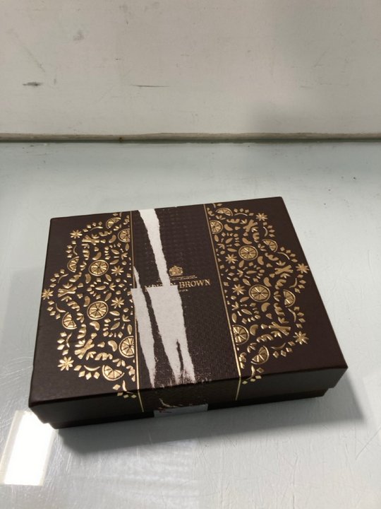 Lot 862  
            Marchington SR12 - Parcel Delivery Only 

                
MOLTON BROWN LONDON FLORAL & AROMATIC GIFT SET: LOCATION - H8