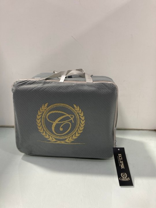 Lot 866  
            Marchington SR12 - Parcel Delivery Only 

                
CONCOURS AUTO PRODUCTS ECLIPSE OUTDOOR CAR COVER: LOCATION - H8